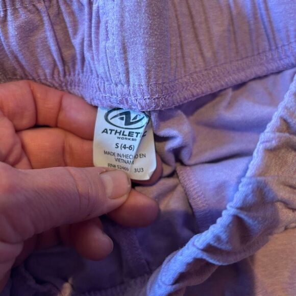 Athletic Works shorts with pockets size small - Picture 4 of 6